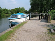 At Top Lock, the canal turns right here