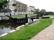 The Top lock (No.58), The Top Lock Inn and Top Lock bridge (Bridge 82)